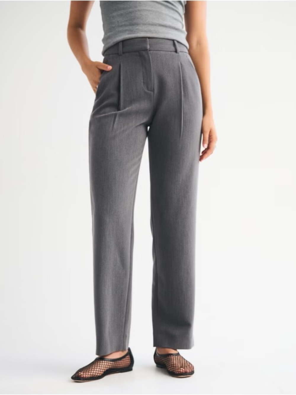 Abercrombie Classic High-Rise Straight-Leg Women's Pants in Gray size 29/8R